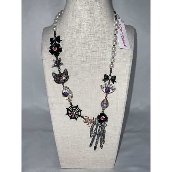 BETSEY JOHNSON SKELETON SPIDERWEB CAT MASKS RHINESTONE PEARLS HALLOWEEN NECKLACE - Picture 1 of 13